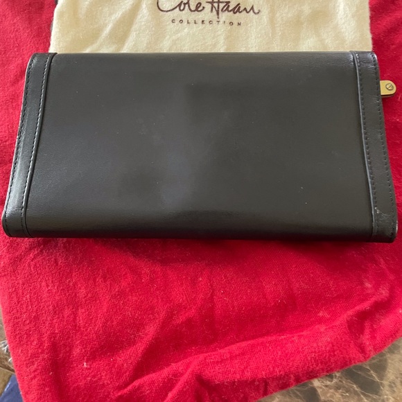 Cole Haan Black Leather Tri-fold Wallet NWOT 7 3/4 X 4 3/4 - Picture 2 of 12